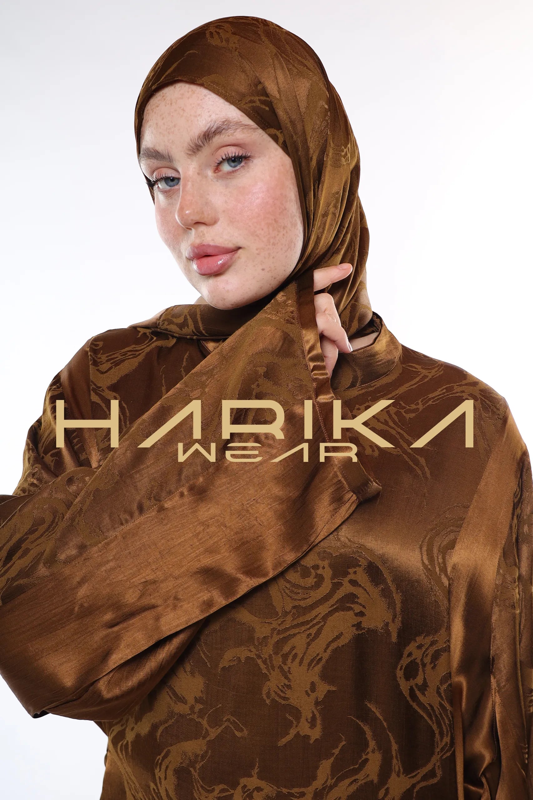 Nadir kahverengi renkte şal