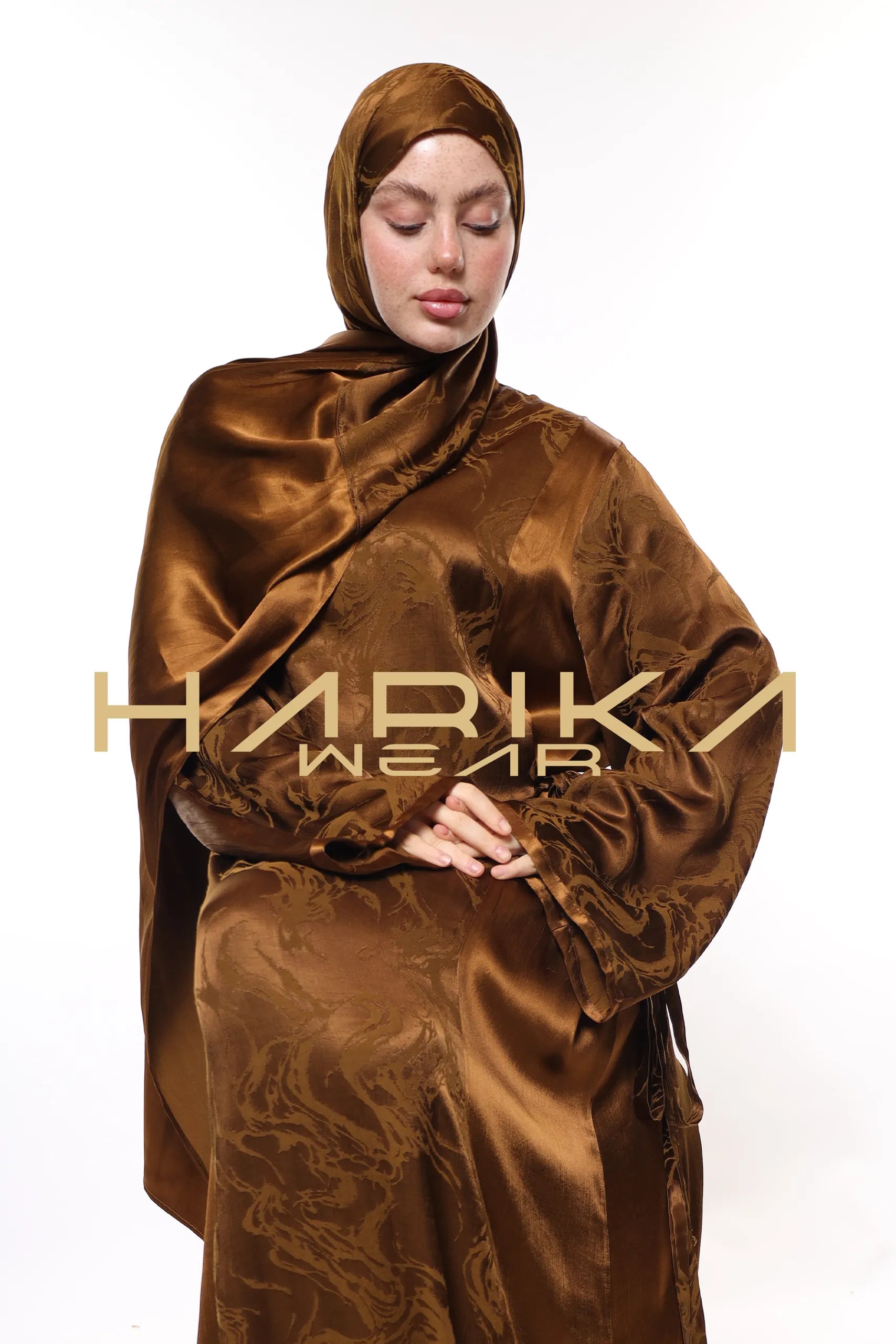 Nadir kahverengi renkte şal
