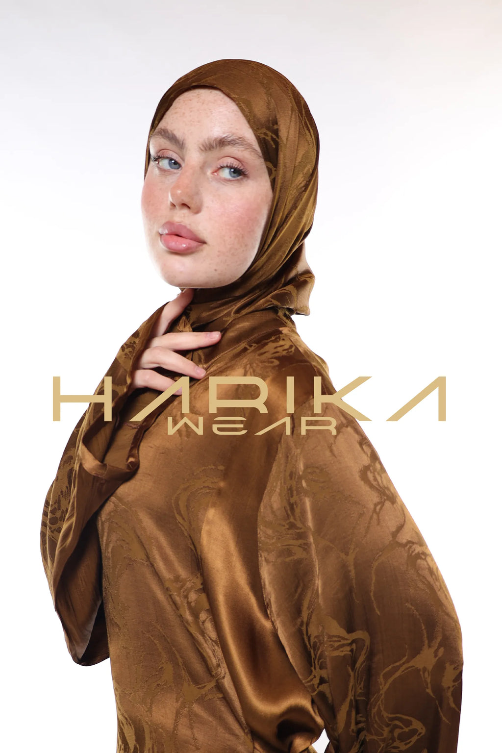 Nadir kahverengi renkte şal